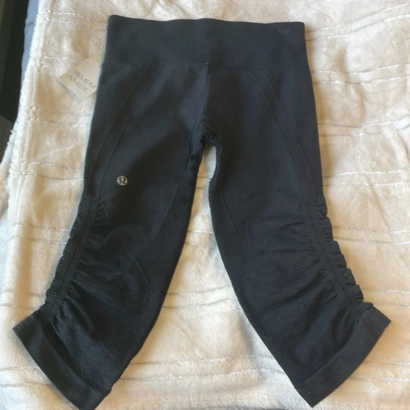Lululemon Ebb and Flow crop compression leggings size 4 - Picture 1 of 4